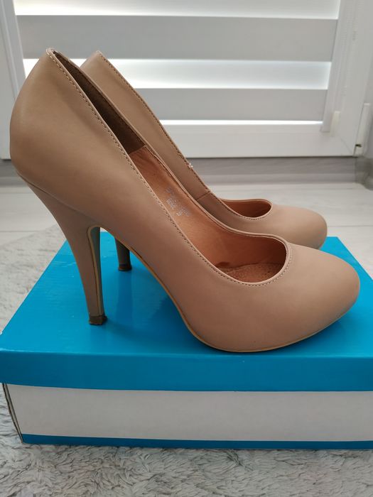 Buty na obcasie/szpilki/beżowe/Boot Square/r.39