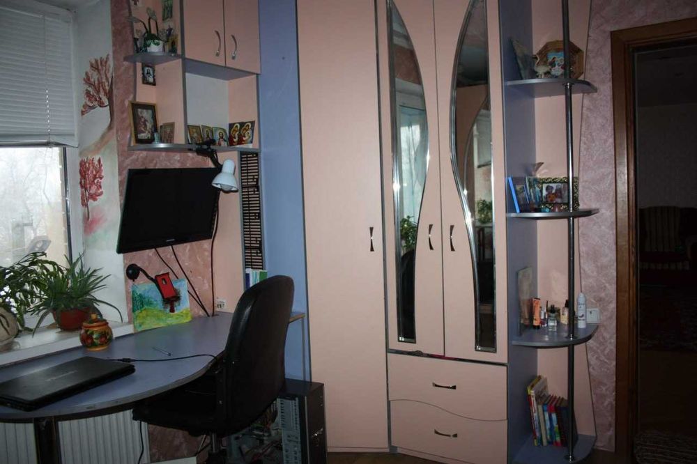 Продам 3-поверховий будинок в Березині 3449