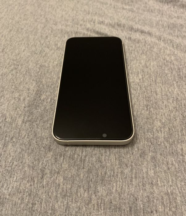 iPhone 13 92% kondycji, śliczny smartfon