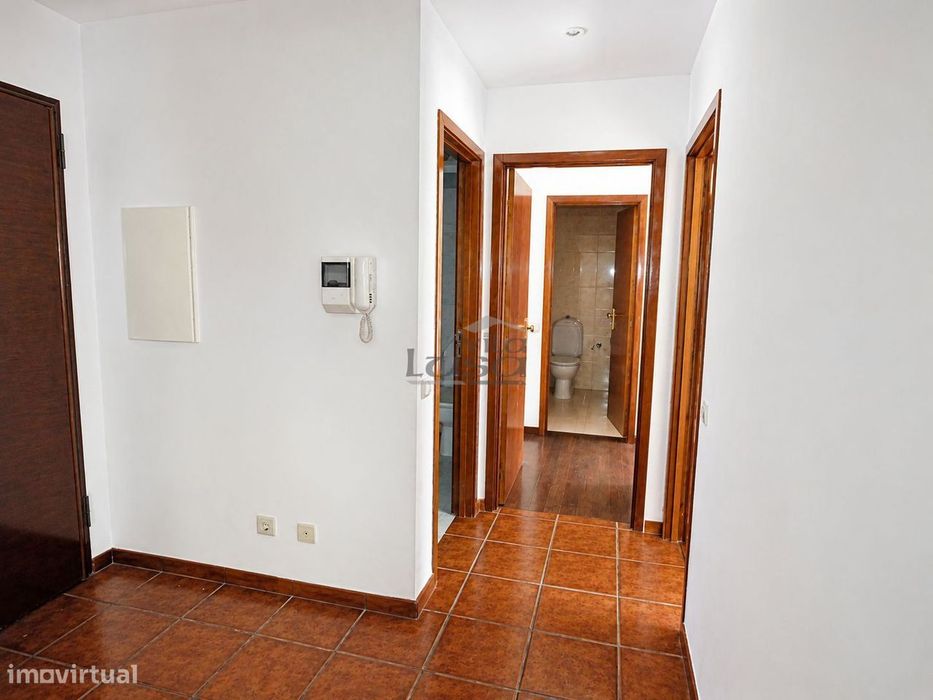 T2 Rua da Bélgica totalmente renovado, com 2 frentes, lugar de garagem