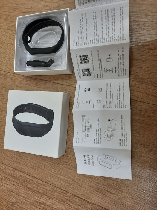 Фитнес браслет, работает