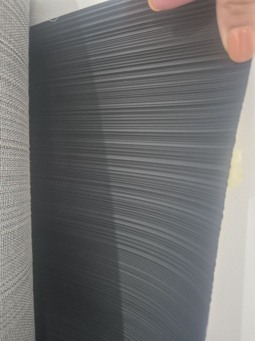 Tapeta w prążki czarna