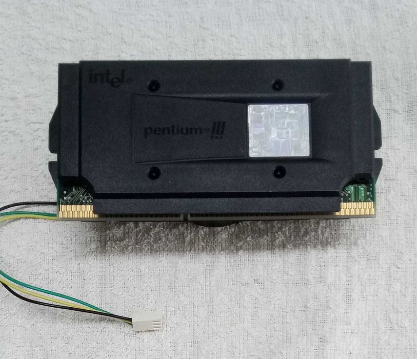 Processador Slot 1 - Intel Pentium III 600mhz - Coppermine
