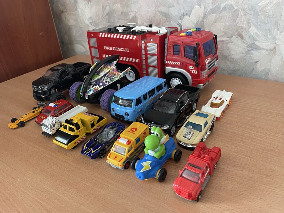 Іграшки машинки 15 шт музика інерційні