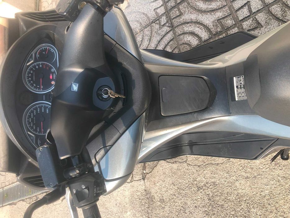 Honda  maxi-scooter SW-400  40cv e ABS