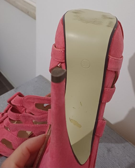 Vendo sandálias novas