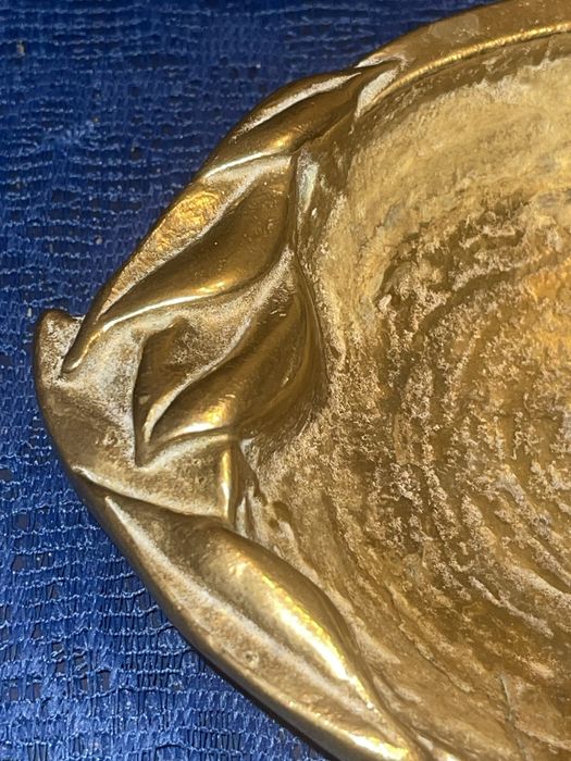 Бронзовая пепельница,вес 1кг 064 гр