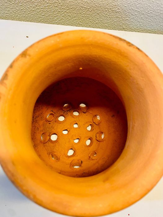 Assador de castanhas de barro