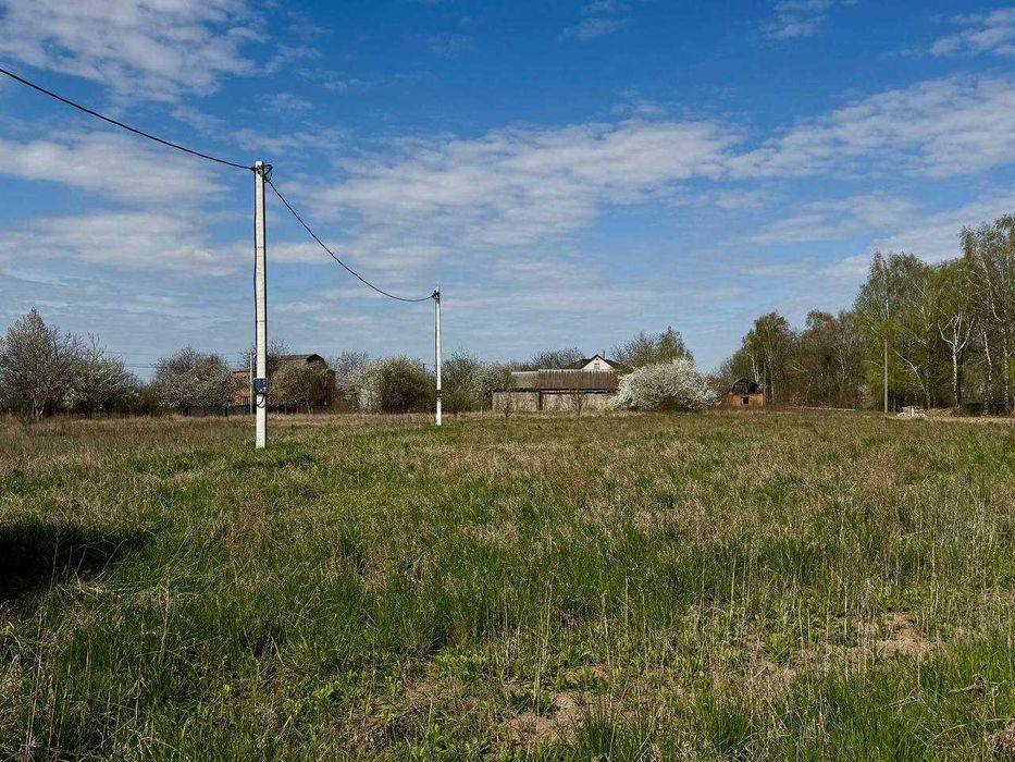 Продам земельну ділянку під житлову забудову в с.Парпурівці 7811