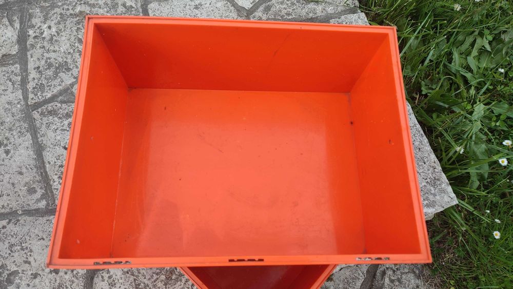 Pojemnik magazynowy 40x30x18 plastik, bardzo solidny. Około 50 sztuk.