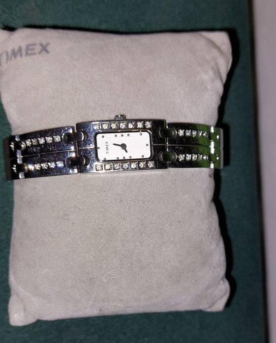 Zegarek Timex, cyrkonie