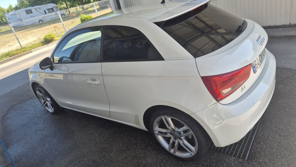 Audi A1 1.6 TDI 105cv S line – 2011 – 220.000 km