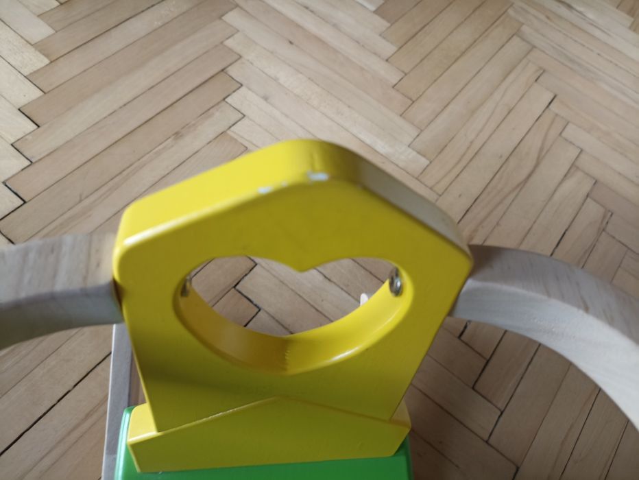 Koń drewniany na biegunach
