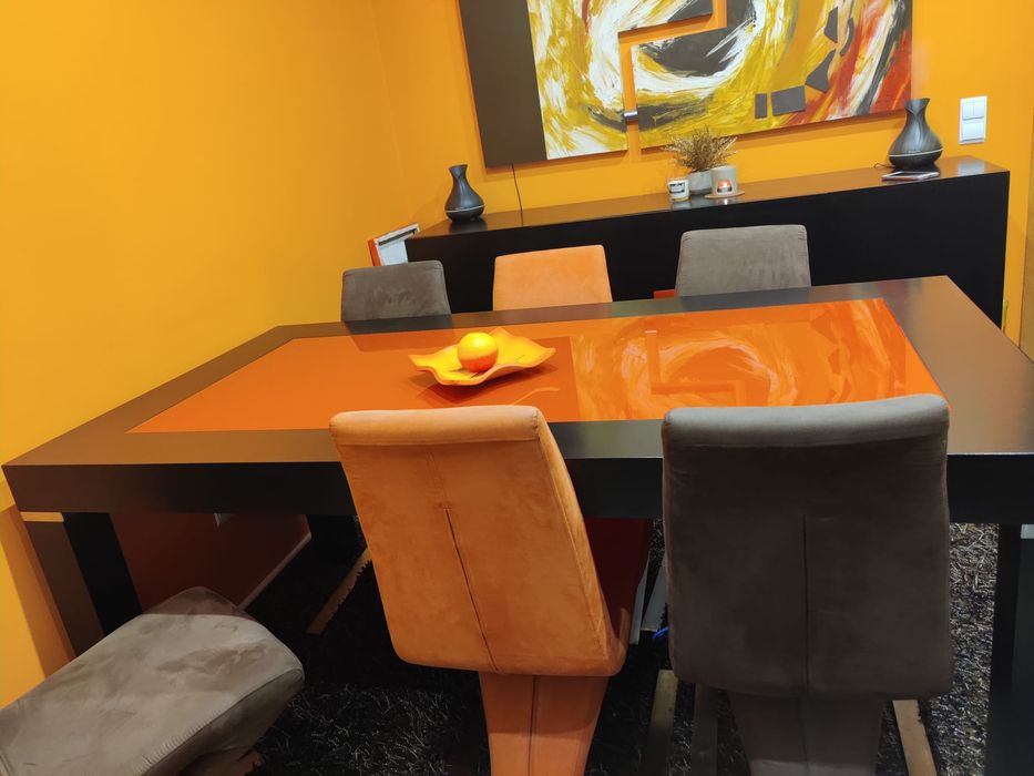 Mesa com tampo de vidro + 6 cadeiras (oferta de tapete e decoraçao)