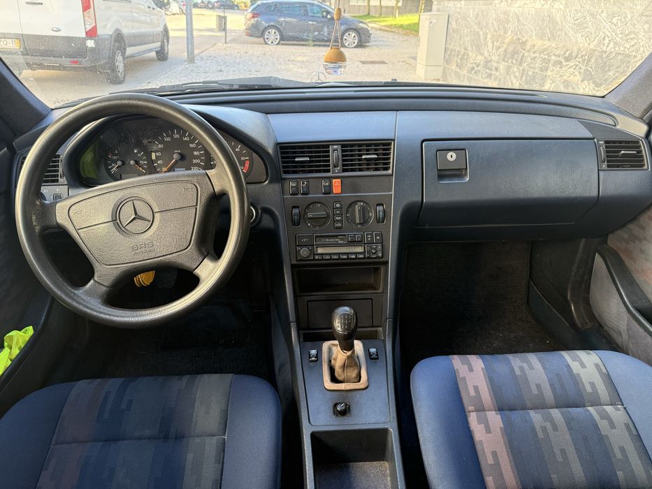Mercedes-Benz C 220D AC Nacional Excelente