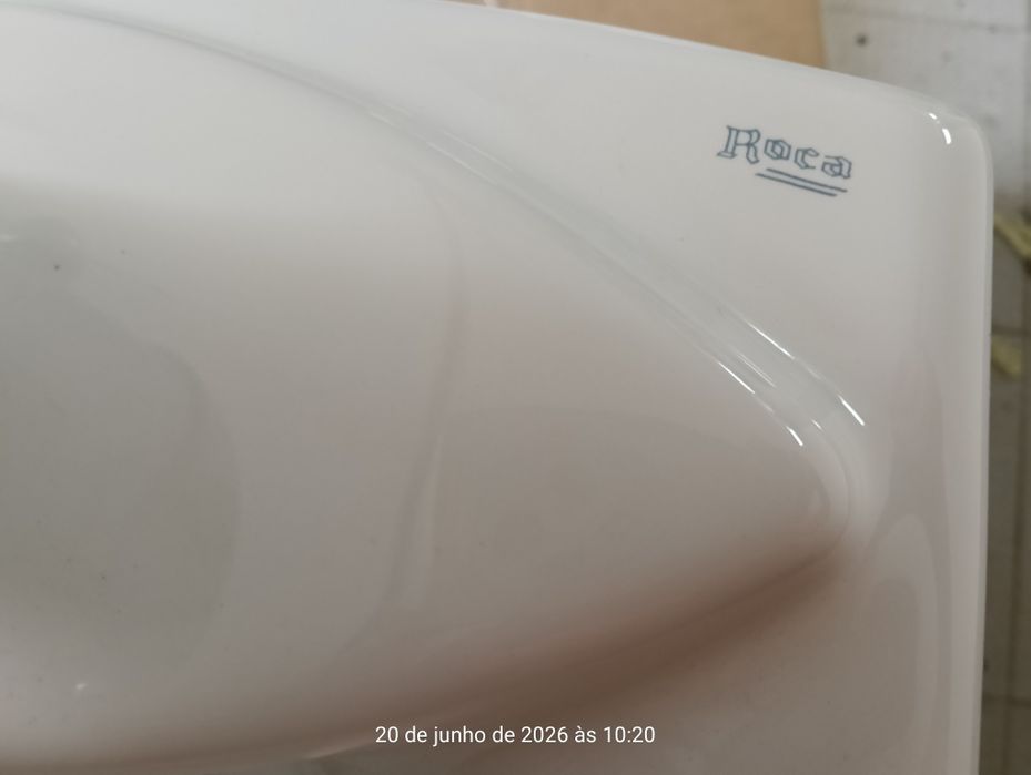 Bidé usado, marca Roca em branco