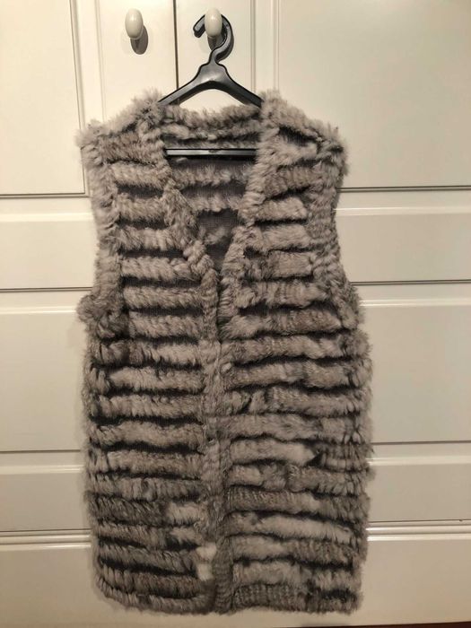 Colete comprido em pelo de coelho Cor cinza Tamanho M/L