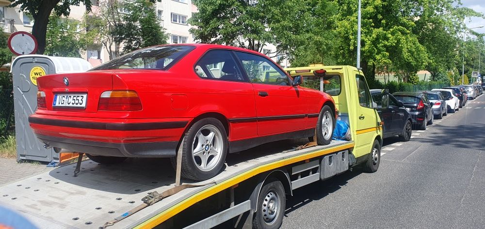 Pomoc drogowa - transport pojazdów - holowanie  - autolaweta