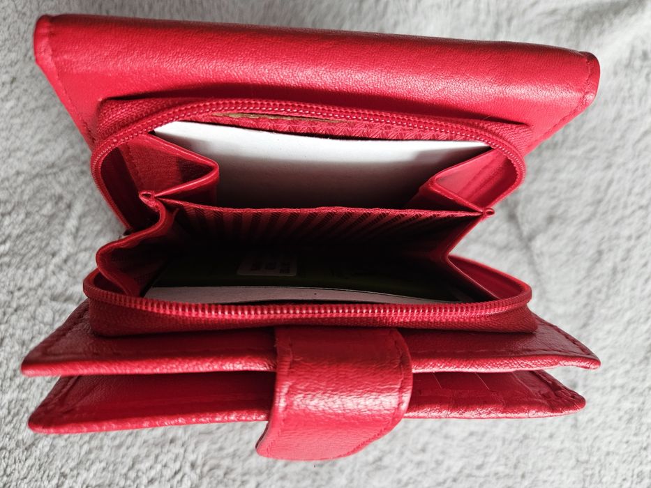 Czerwony, mały portfel