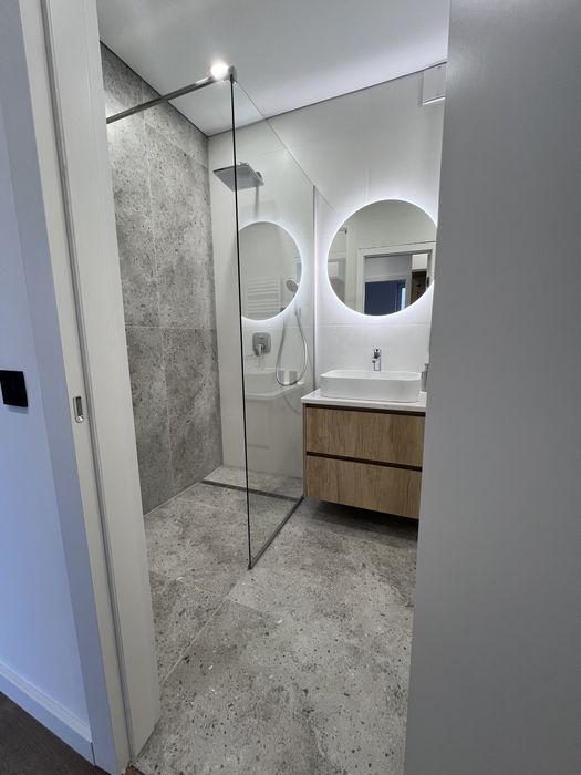 Сучасна нова квартира подобово