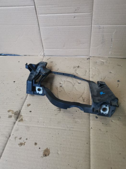 BMW E60 E61 ślizg lampy mocowanie prawy przód