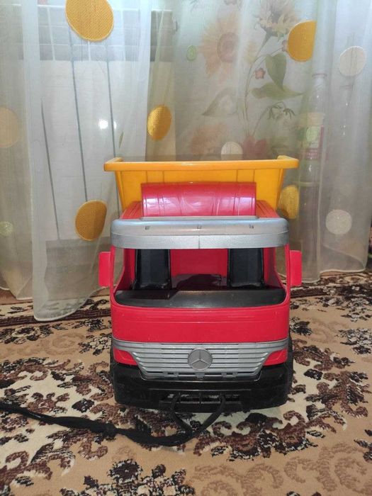 Игрушка самосвал mercedes actros 62 см