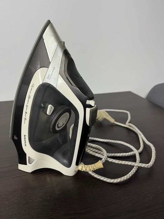 Ferro a Vapor TAURUS Geyser Titanium 2600