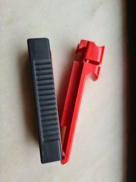 Maquina de fazer cigarros na caixa