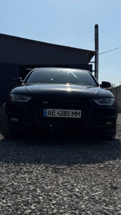 Продам Audi A4 2015