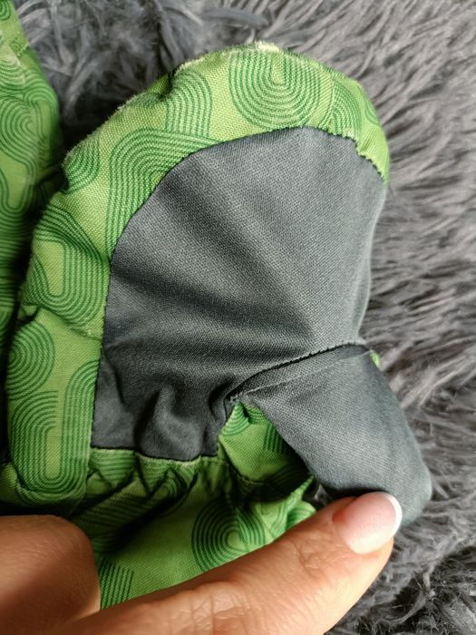 Zielone rękawiczki jednopalczaste Bula na ok 1 rok śnieg zima sanki