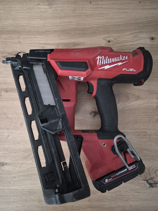 Gwoździarka sztyfciarka Milwaukee M18 FN16GA FUEL + Akumulator 2.0Ah