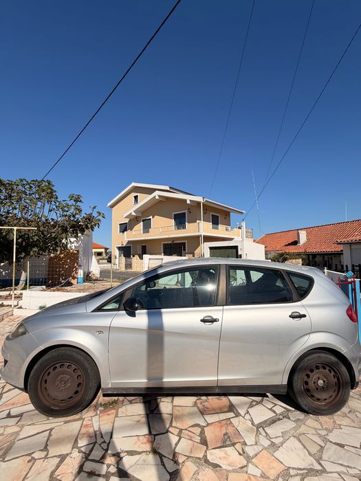 Um carro Seat Altea 2010