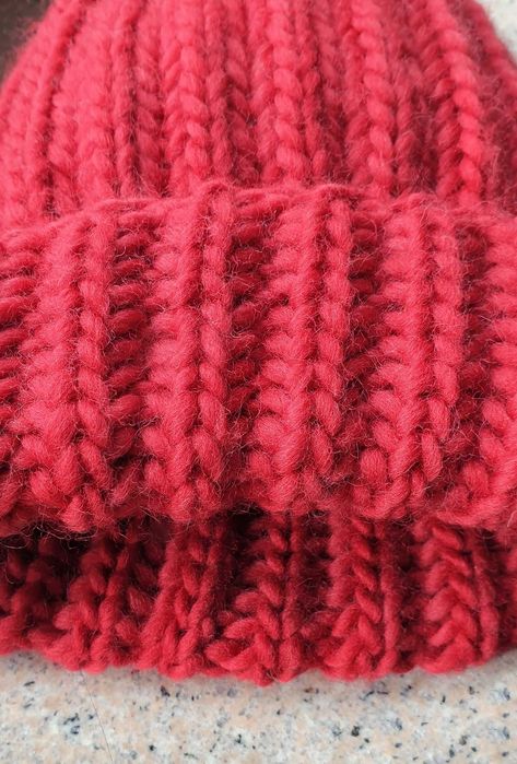 Czerwona gruba ciepła czapka beanie rękodzieło handmade