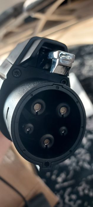 .Certyfikowana ładowarka samochodowa typ 1.