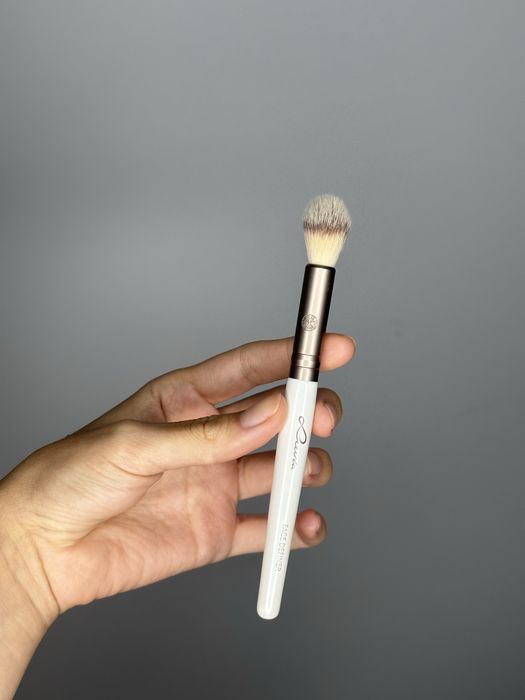 Luvia Cosmetics Elegance Highlighter pędzelek do rozśwetlania