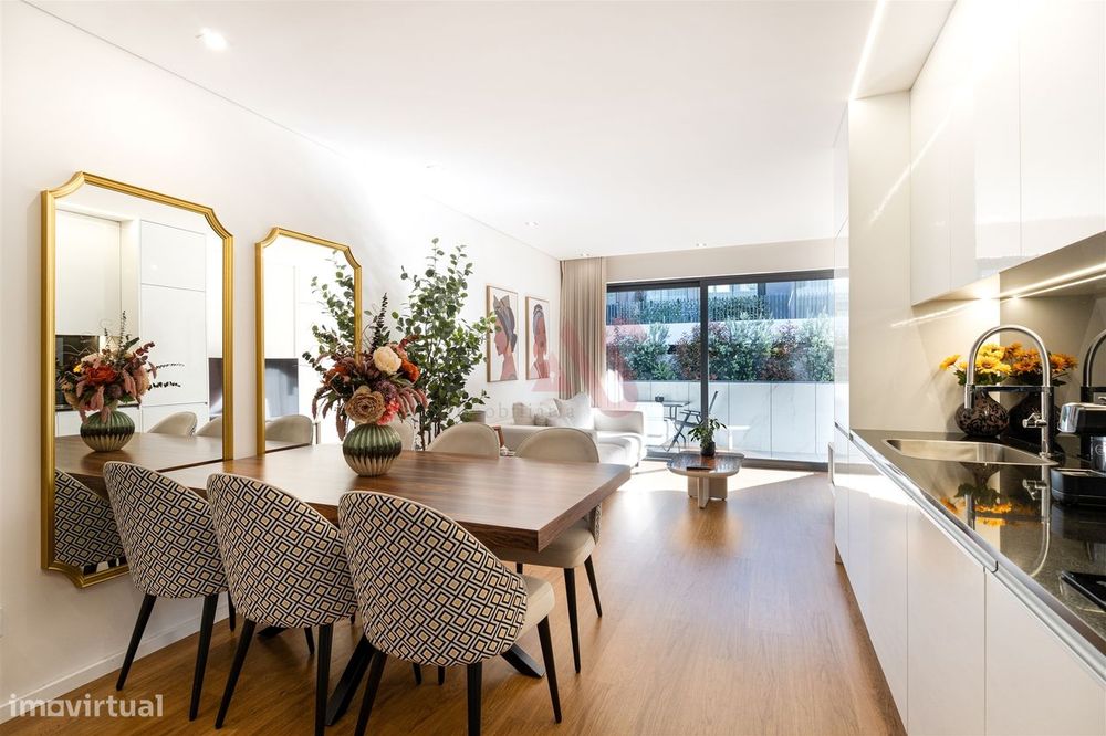 Apartamento T1+1 com varanda e lugar de garagem em Canidelo — Canidelo, Porto