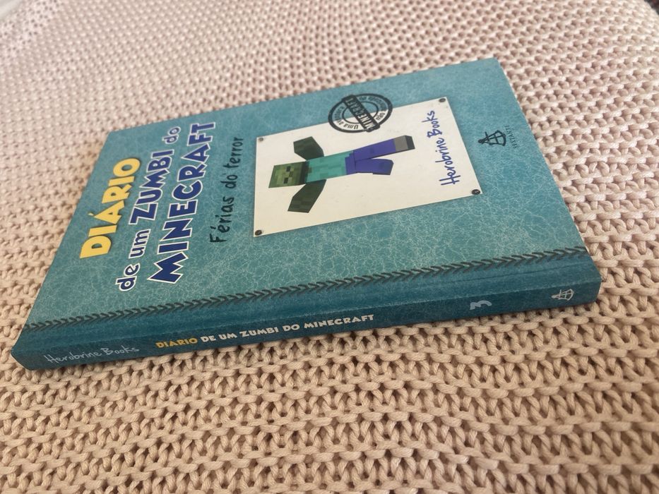 Livro “Diário de um zumbi do Minecraft - Férias do terror”