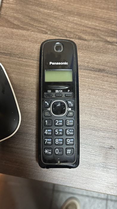 Радіотелефон Panasonic із базою