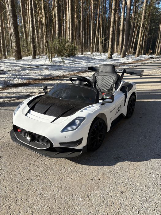 Auto na akumulator dla dzieci Maserati MC20 GT2 pilot LED