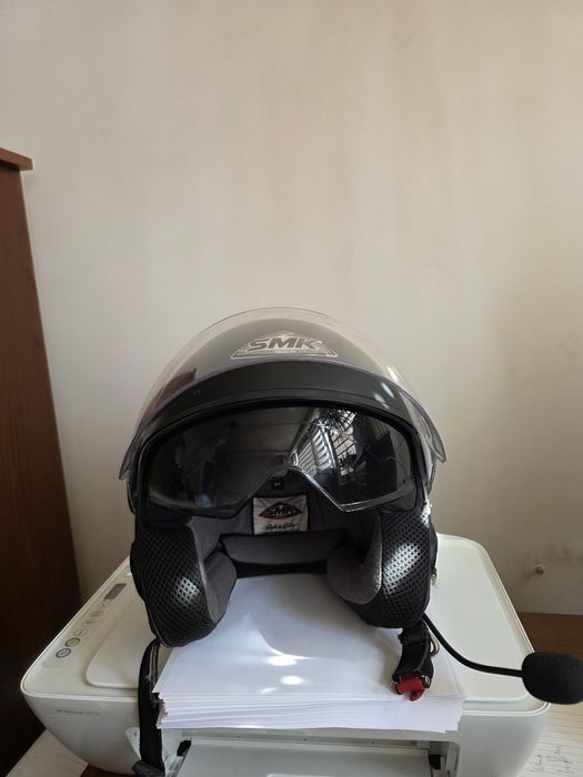 Kask z intrcomem