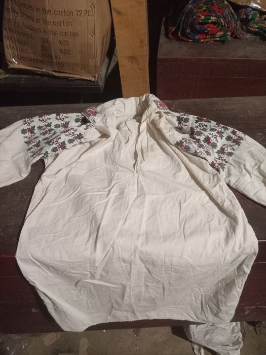 Продам старовинні речі, полотно з натурального льону хустки, сорочки,