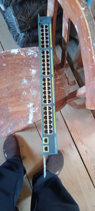 комутатор Cisco Catalyst 2960 Series.