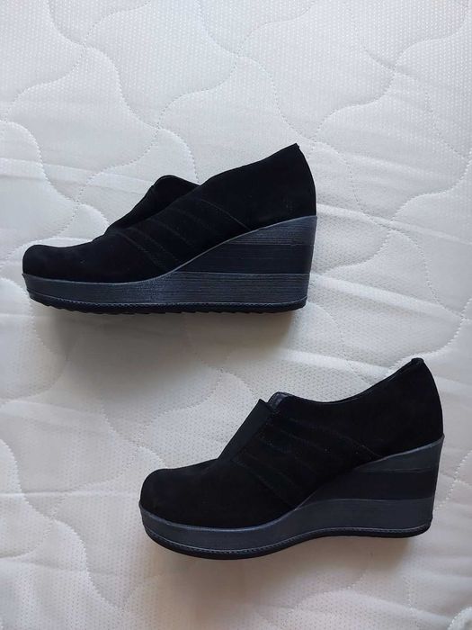 Ботильоны на танкетке