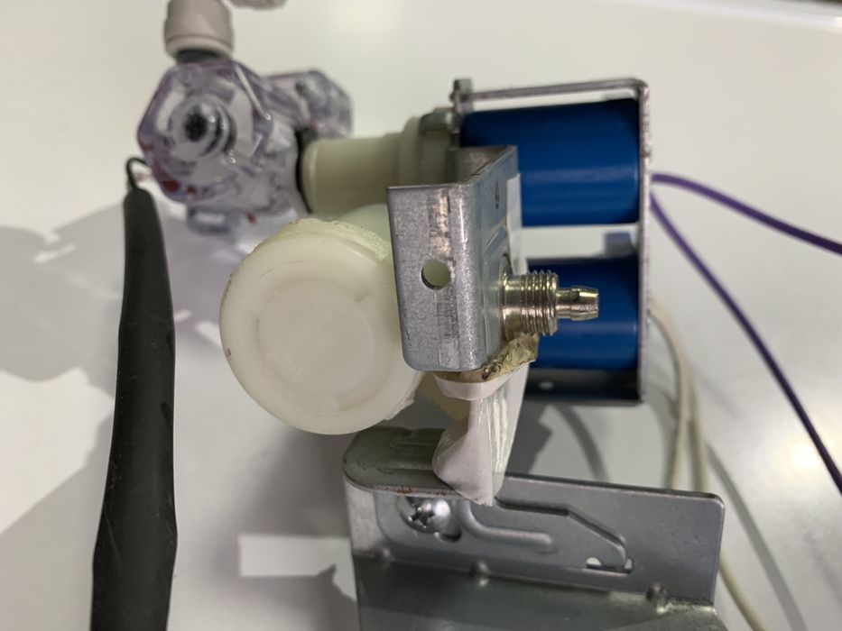 Клапан Bosch 00497830 для подачи воды двухходовой холодильника