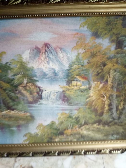 Quadro com moldura dourada
