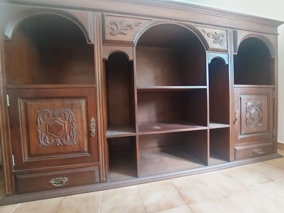 Móvel para restaurar