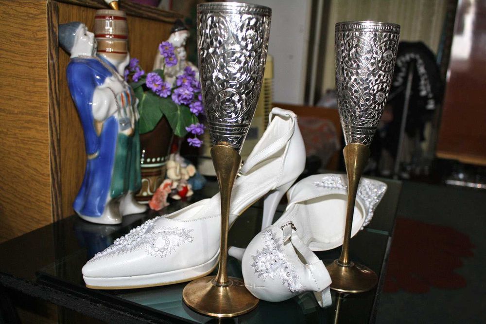 Свадебные туфли с вышивкой и стразами, новые