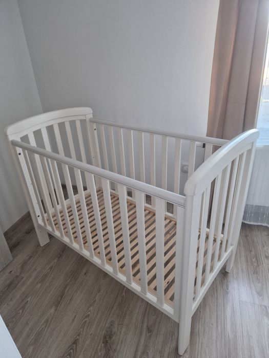 Łóżeczko dziecięce z materacem