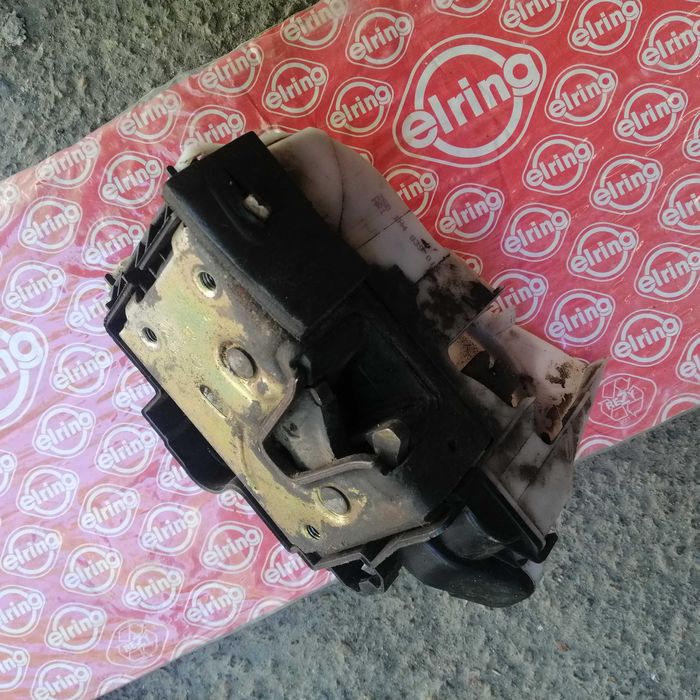 замок задней правой двери фольцваген гольф бу