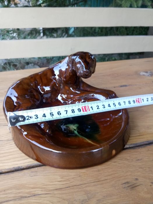 Попільниця у вигляді собаки